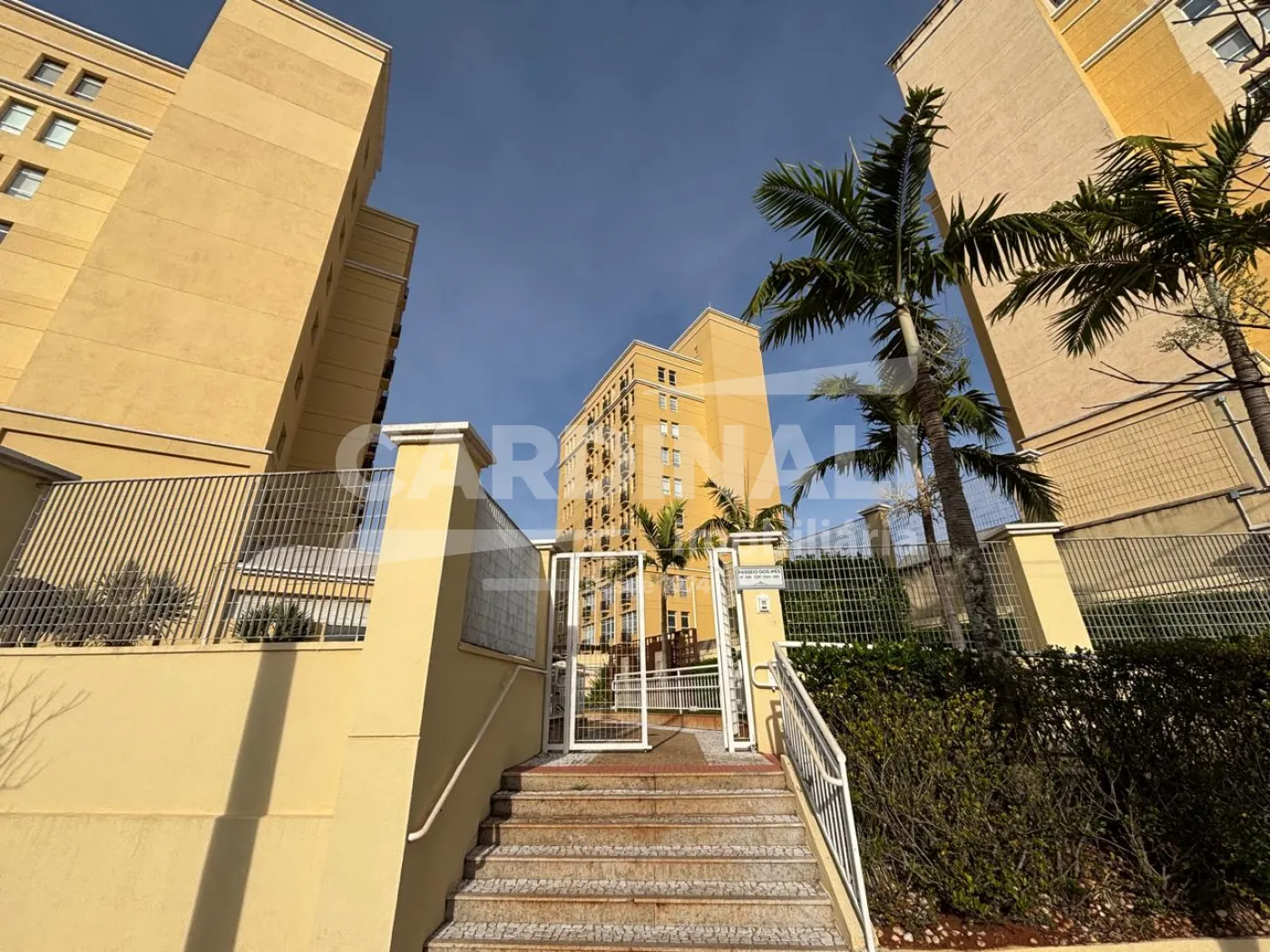 Comercial / Sala / Sal&atilde;o com Condom&iacute;nio em S&atilde;o Carlos Alugar por R$1.667,67