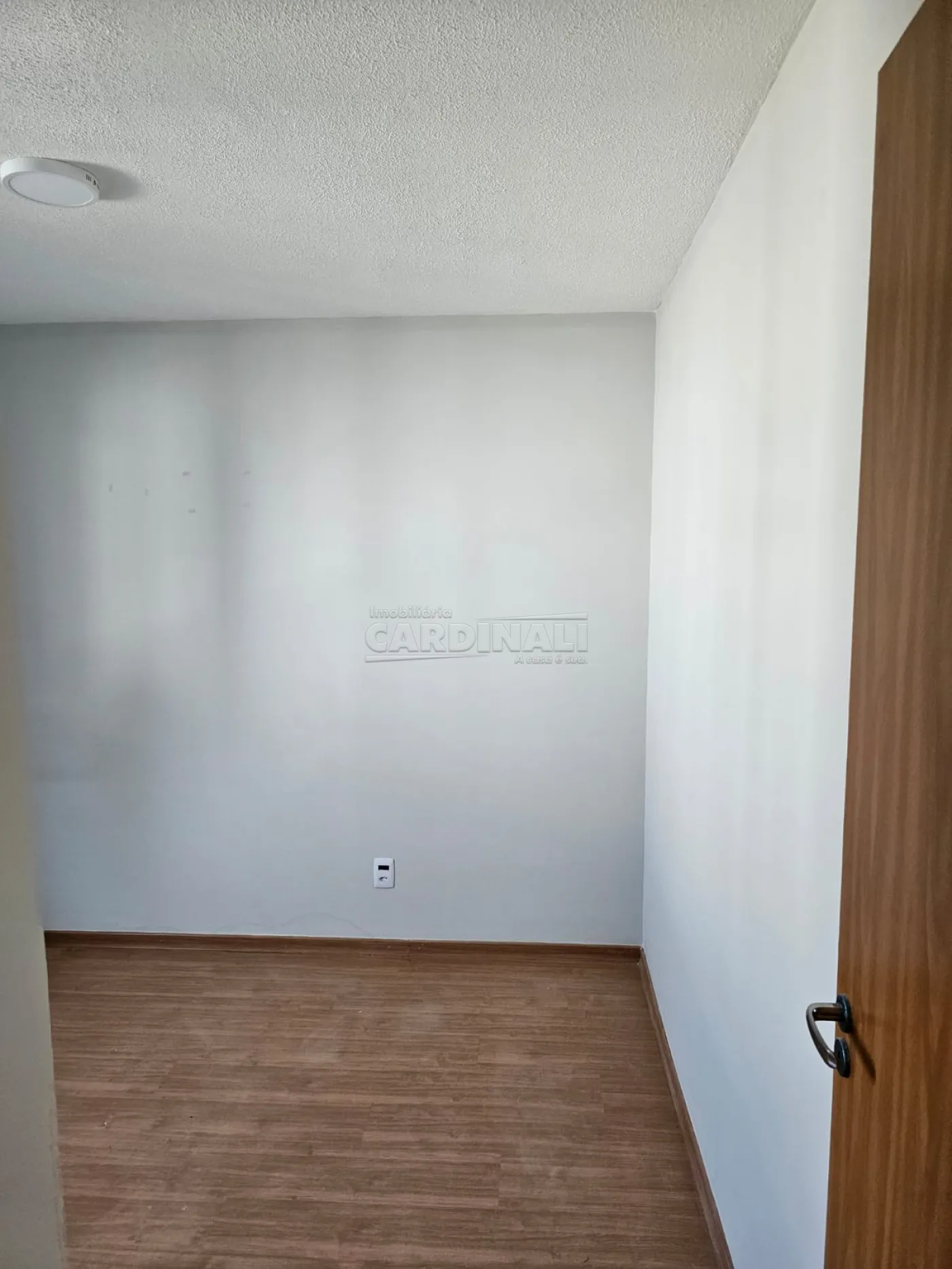 Alugar Apartamento / Padr&atilde;o em S&atilde;o Carlos R$ 1.223,00 - Foto 8