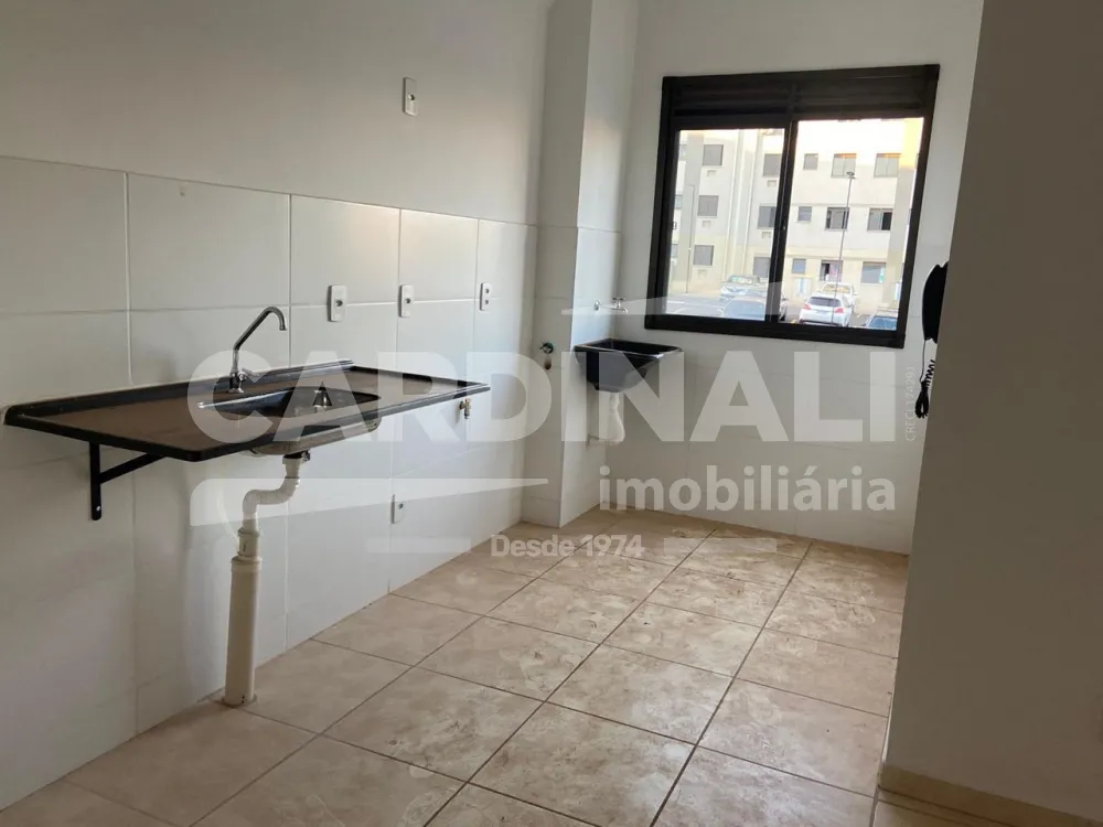 Comprar Apartamento / Padr&atilde;o em Araraquara R$ 150.000,00 - Foto 6