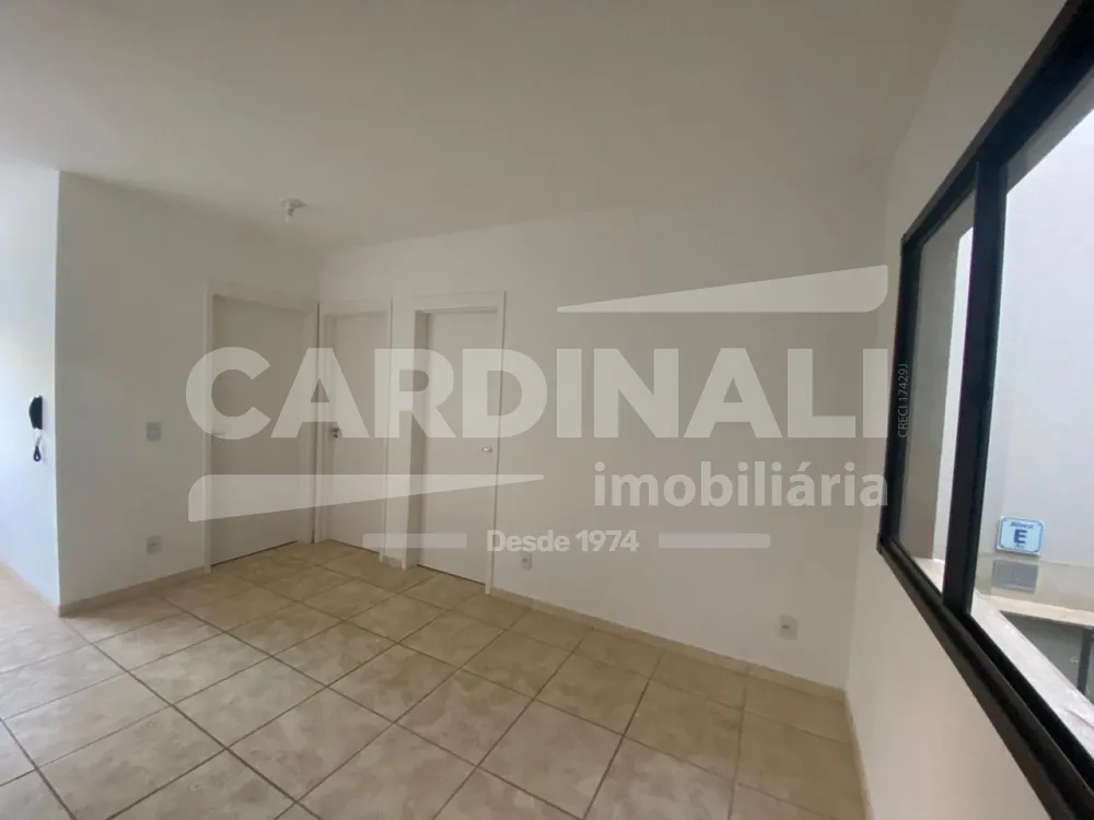 Comprar Apartamento / Padr&atilde;o em Araraquara R$ 150.000,00 - Foto 3