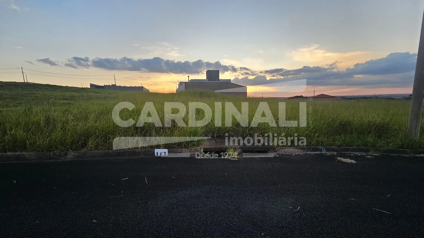 Terreno / Padr&atilde;o em S&atilde;o Carlos 