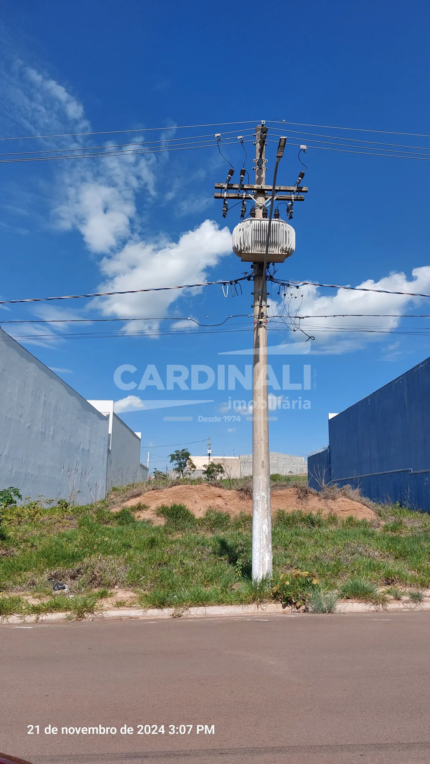 Terreno / Padr&atilde;o em S&atilde;o Carlos , Comprar por R$570.000,00
