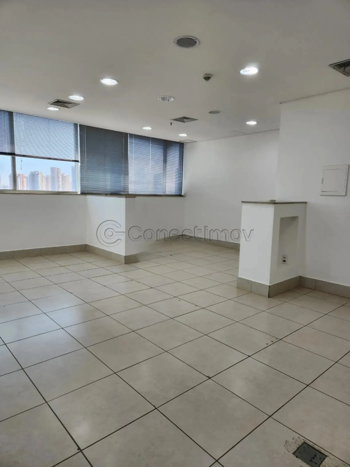 Comercial / Sala / Sal&atilde;o com Condom&iacute;nio em Ribeir&atilde;o Preto 