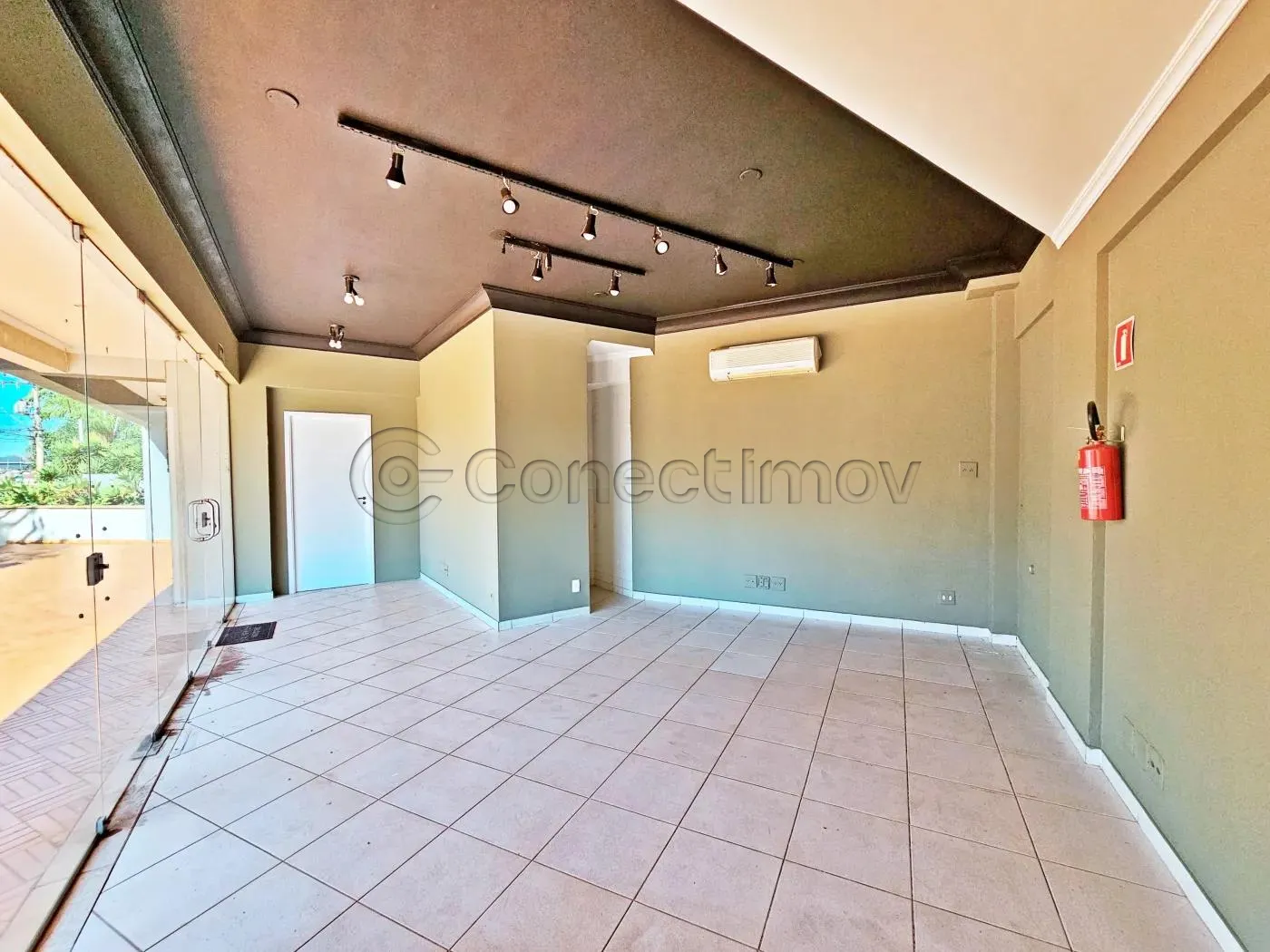 Comercial / Sala / Sal&atilde;o com Condom&iacute;nio em Ribeir&atilde;o Preto 