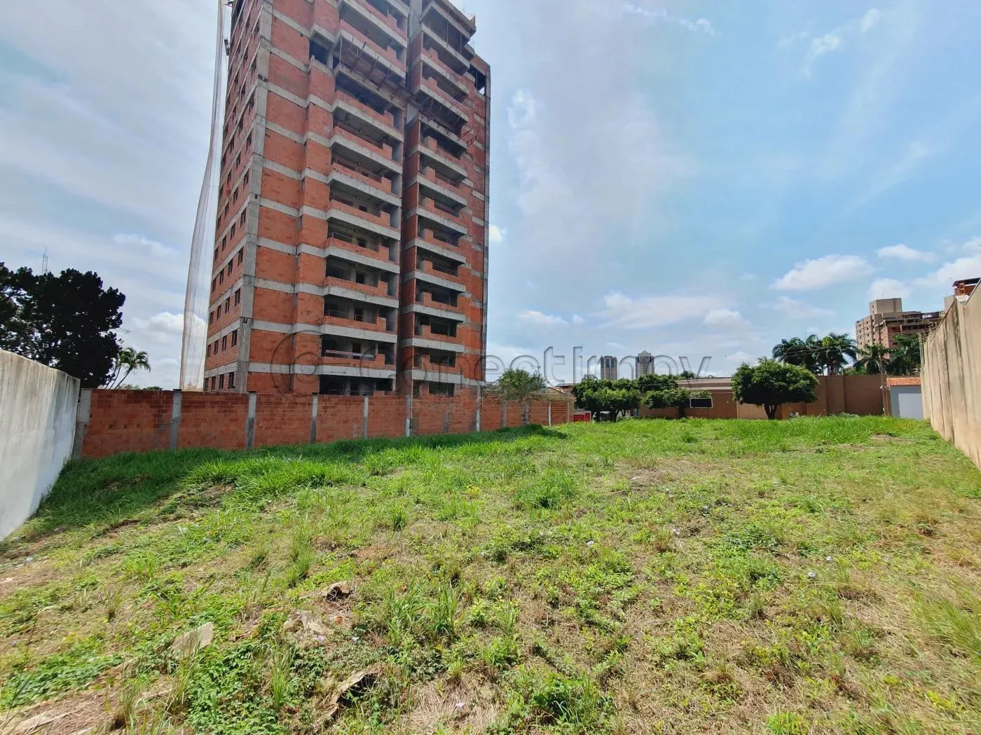 Terreno / Padr&atilde;o em Ribeir&atilde;o Preto 