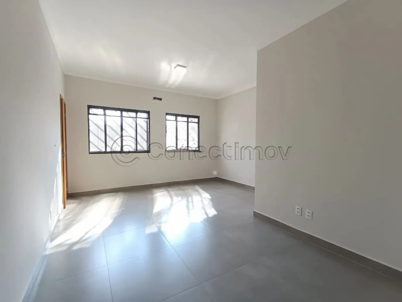 Comercial / Sala sem Condom&iacute;nio em Ribeir&atilde;o Preto Alugar por R$1.300,00