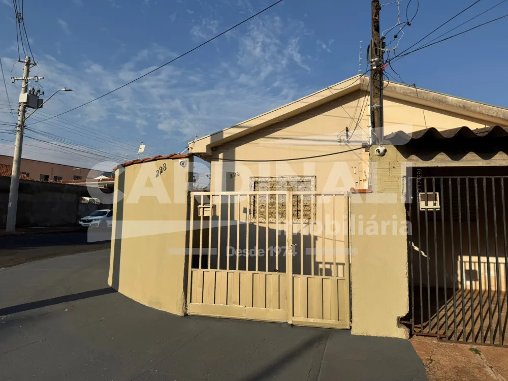 Comprar Casa / Padr&atilde;o em Araraquara R$ 200.000,00 - Foto 1