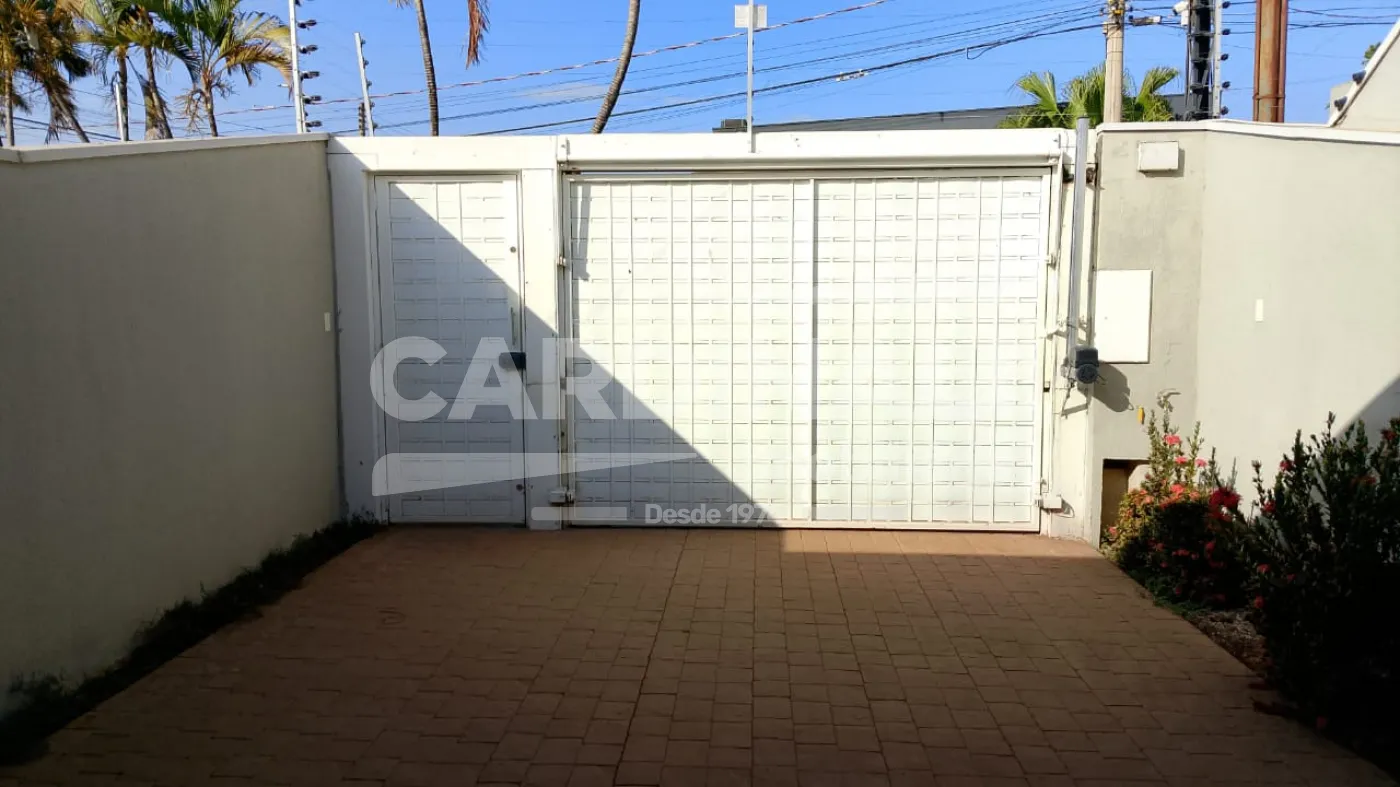 Casa / Padr&atilde;o em Araraquara Alugar por R$4.500,00