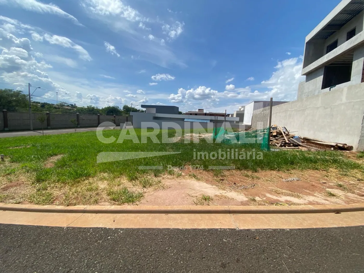 Terreno / Condom&iacute;nio em S&atilde;o Carlos 