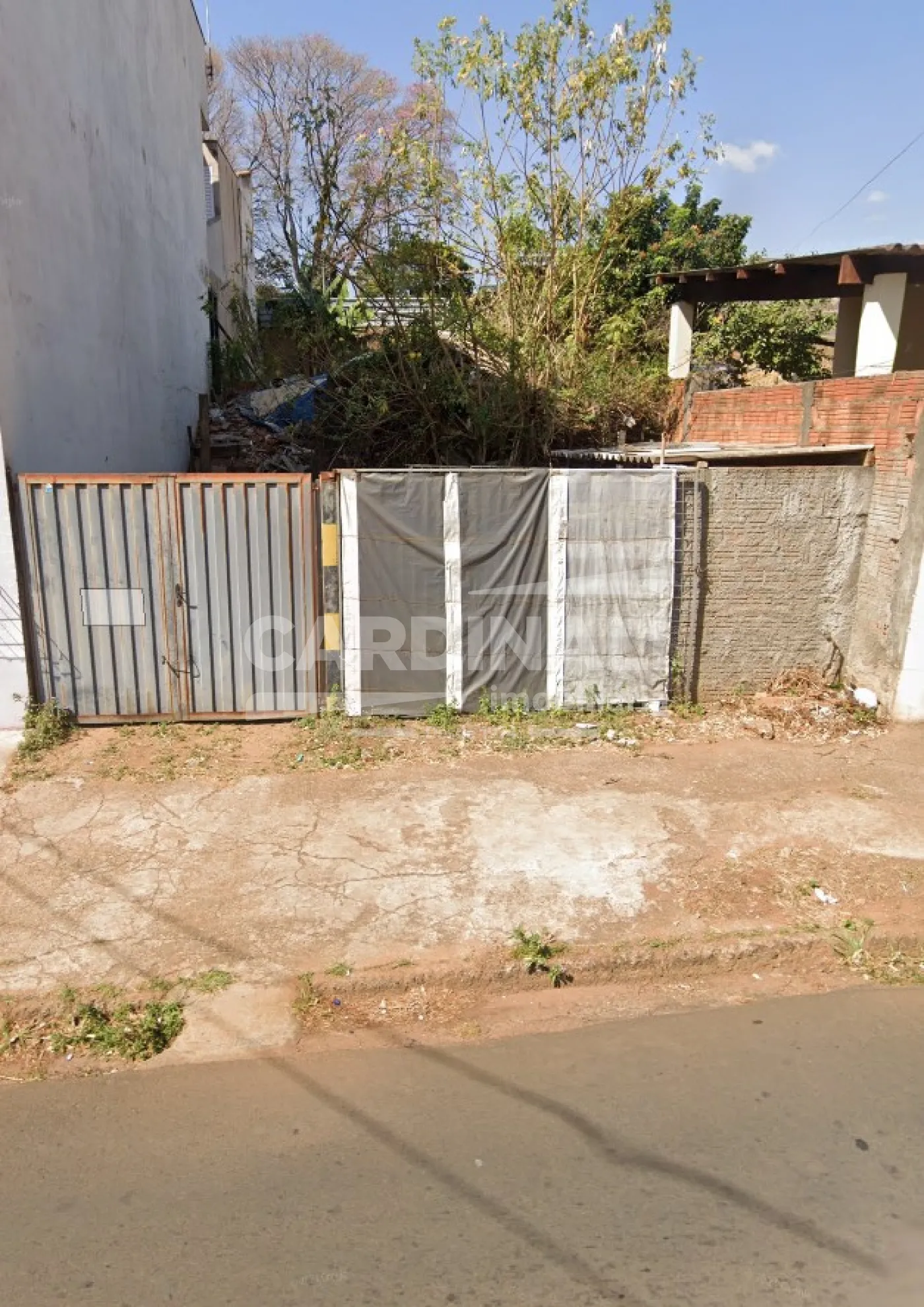Terreno / Padr&atilde;o em S&atilde;o Carlos Alugar por R$889,00