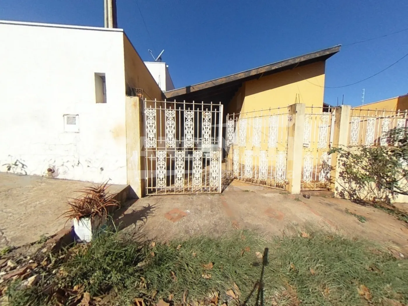 Casa / Padr&atilde;o em S&atilde;o Carlos Alugar por R$1.500,00