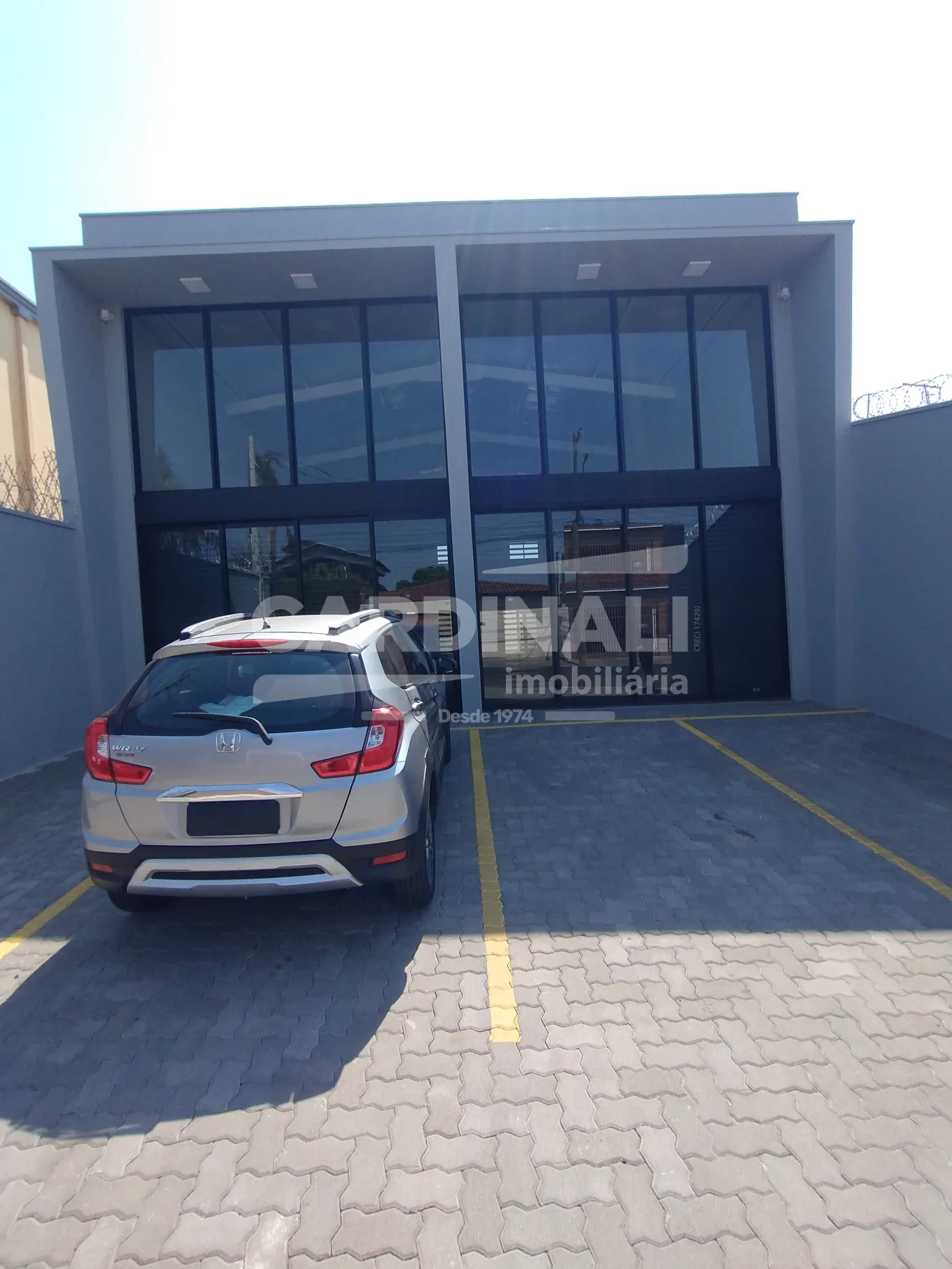 Comercial / Barrac&atilde;o em S&atilde;o Carlos Alugar por R$10.000,00