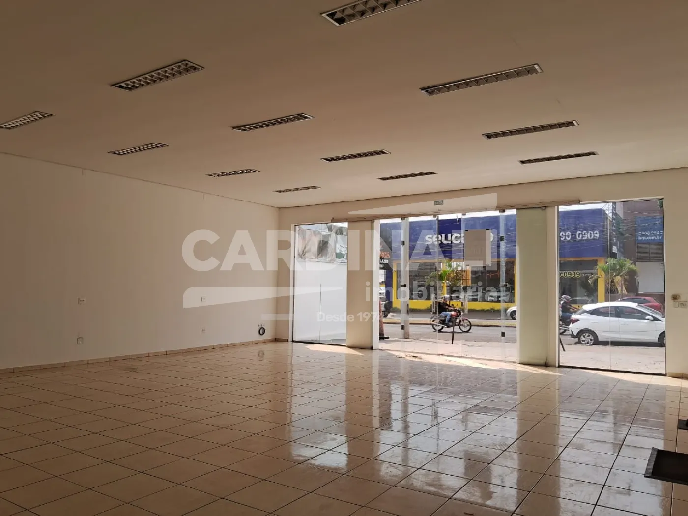 Comercial / Salão em Araraquara Alugar por R$15.000,00