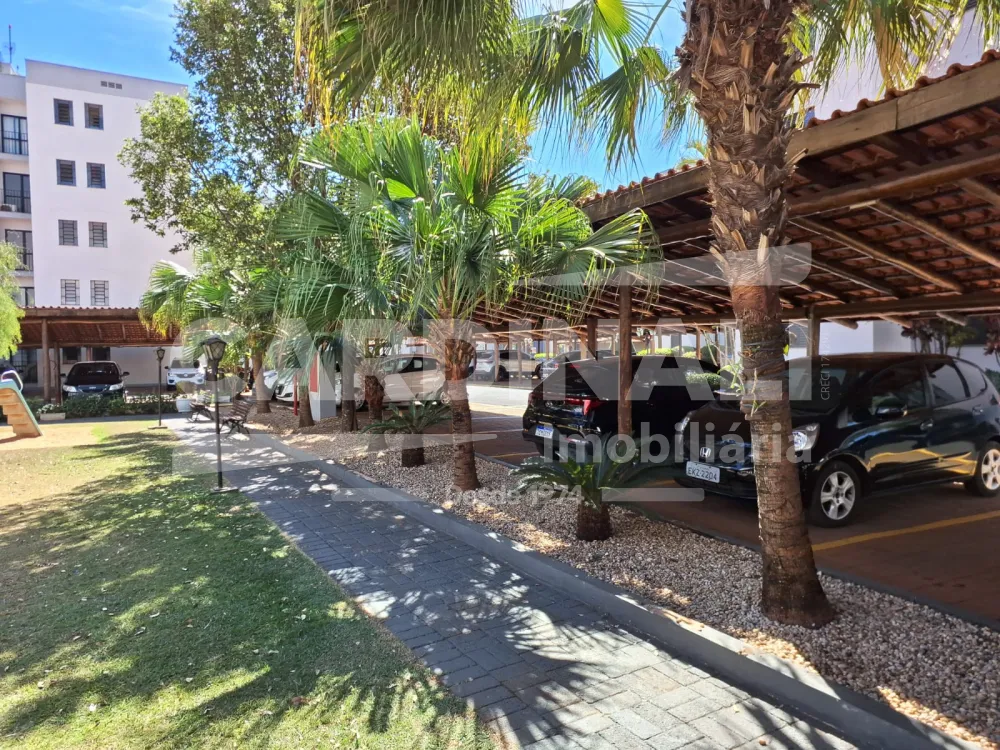 Comprar Apartamento / Padr&atilde;o em Araraquara R$ 235.000,00 - Foto 2