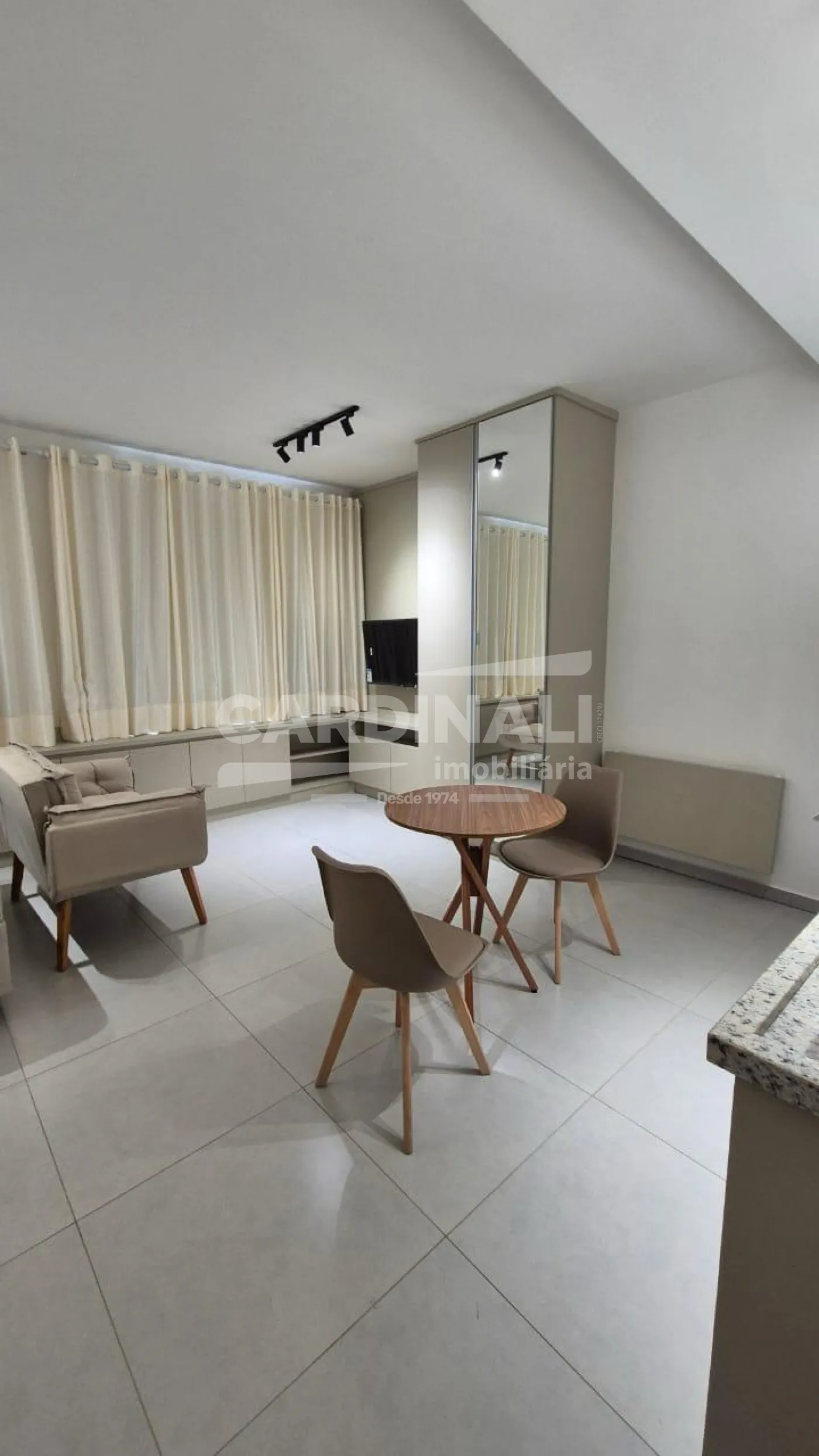 Apartamento / Flat com Condom&iacute;nio em Ribeir&atilde;o Preto Alugar por R$2.200,00