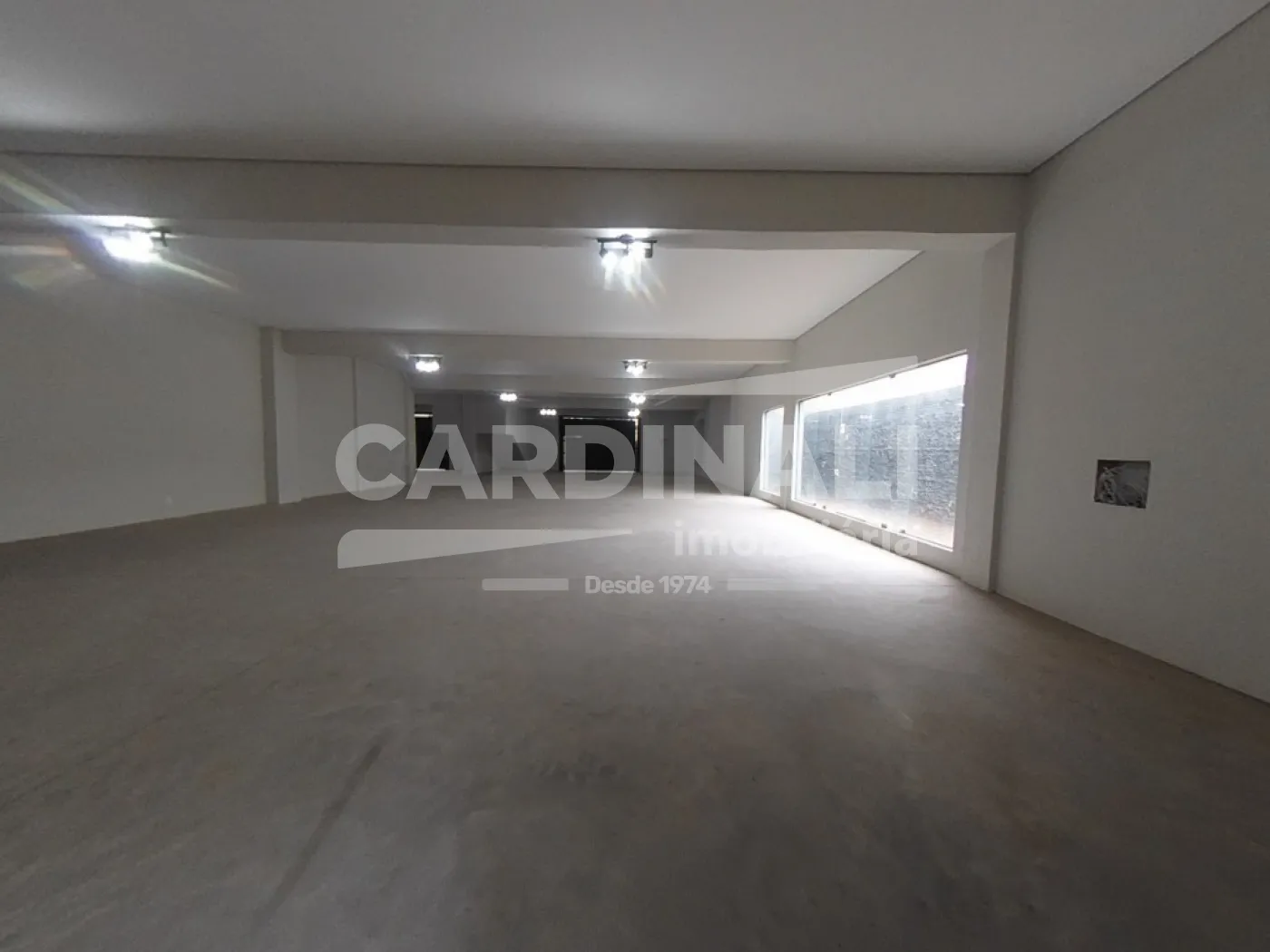 Comercial / Barrac&atilde;o em S&atilde;o Carlos Alugar por R$5.000,00