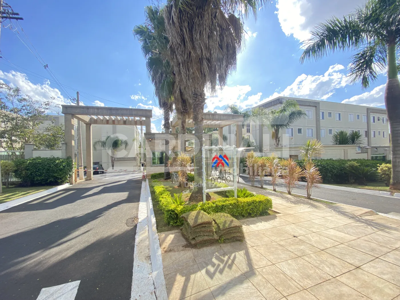 Apartamento / Padr&atilde;o em S&atilde;o Carlos Alugar por R$1.000,00