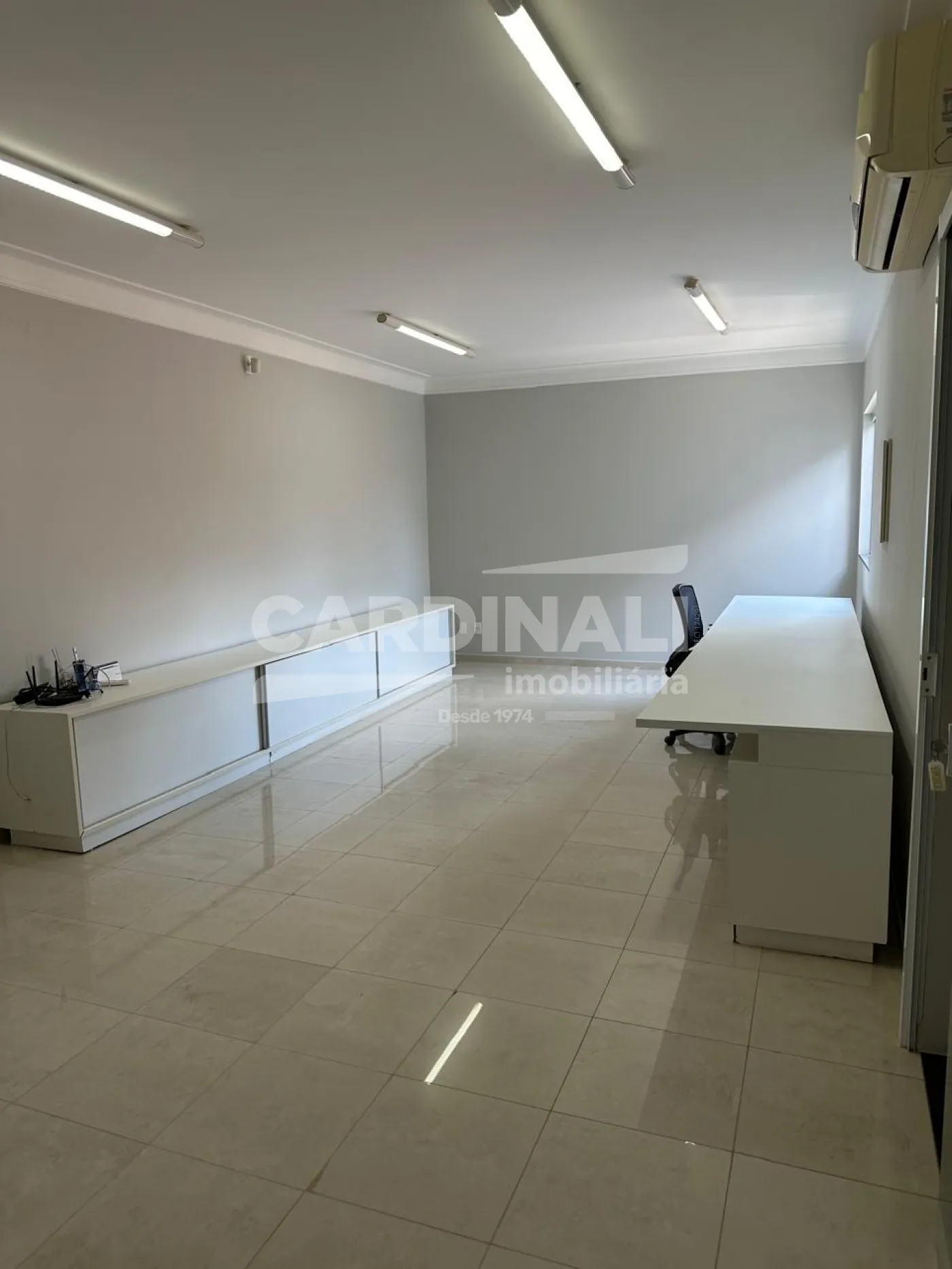 Comercial / Sala em S&atilde;o Carlos Alugar por R$2.200,00