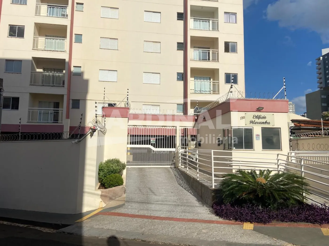 Apartamento / Padr&atilde;o em S&atilde;o Carlos , Comprar por R$300.000,00