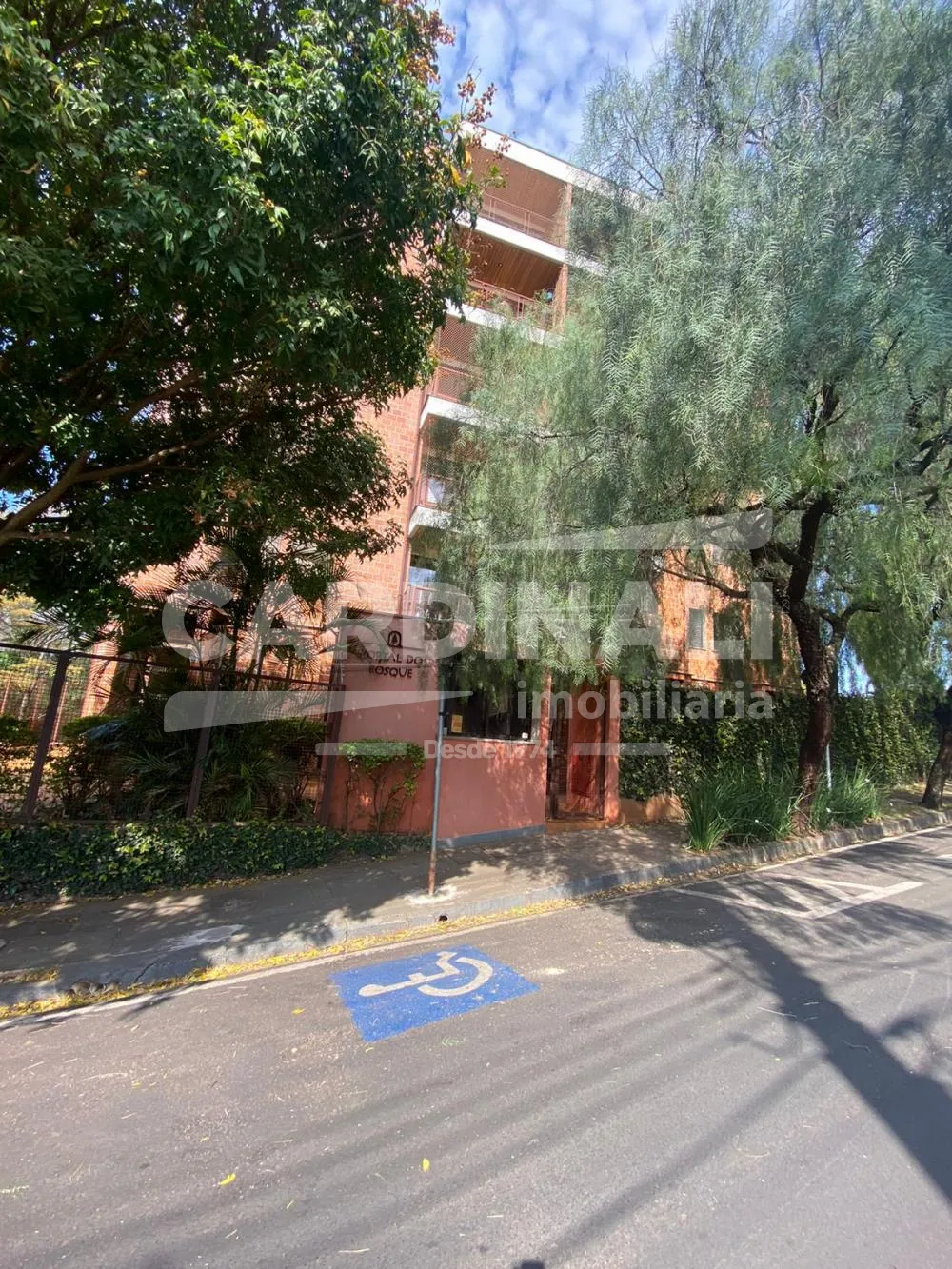 Apartamento / Padr&atilde;o em S&atilde;o Carlos Alugar por R$5.000,00