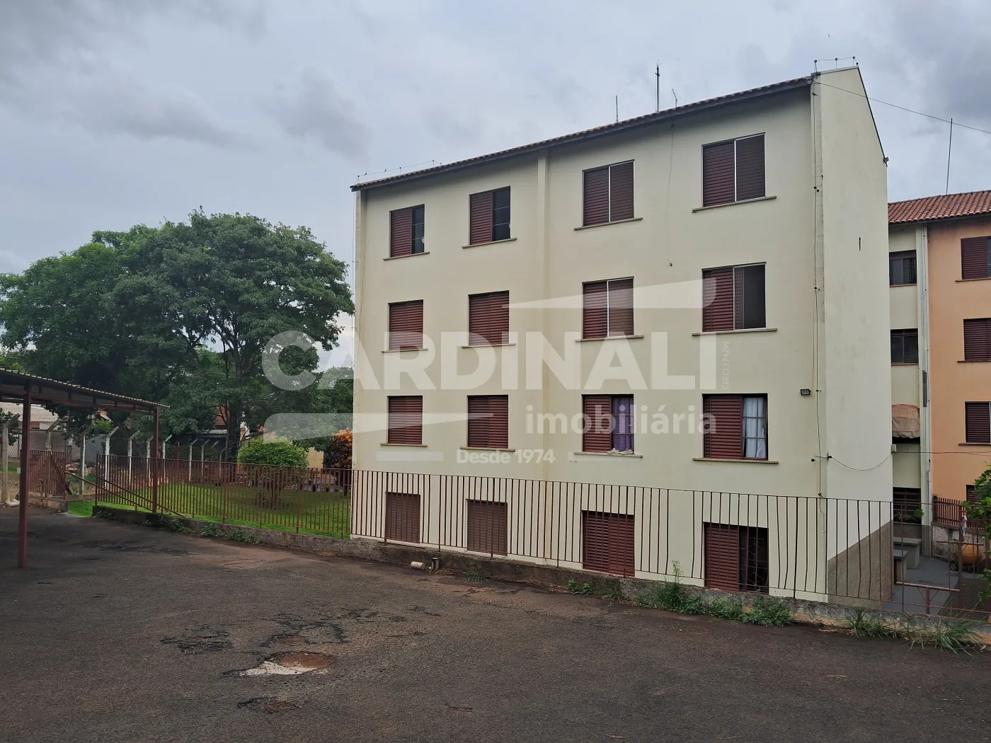 Alugar Apartamento / Padr&atilde;o em Araraquara R$ 800,00 - Foto 1