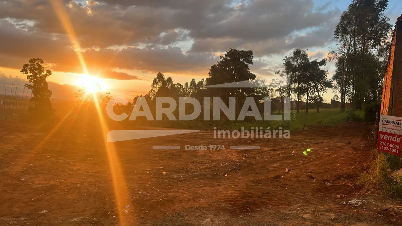 Terreno / Padrão em São Carlos , Comprar por R$420.000,00