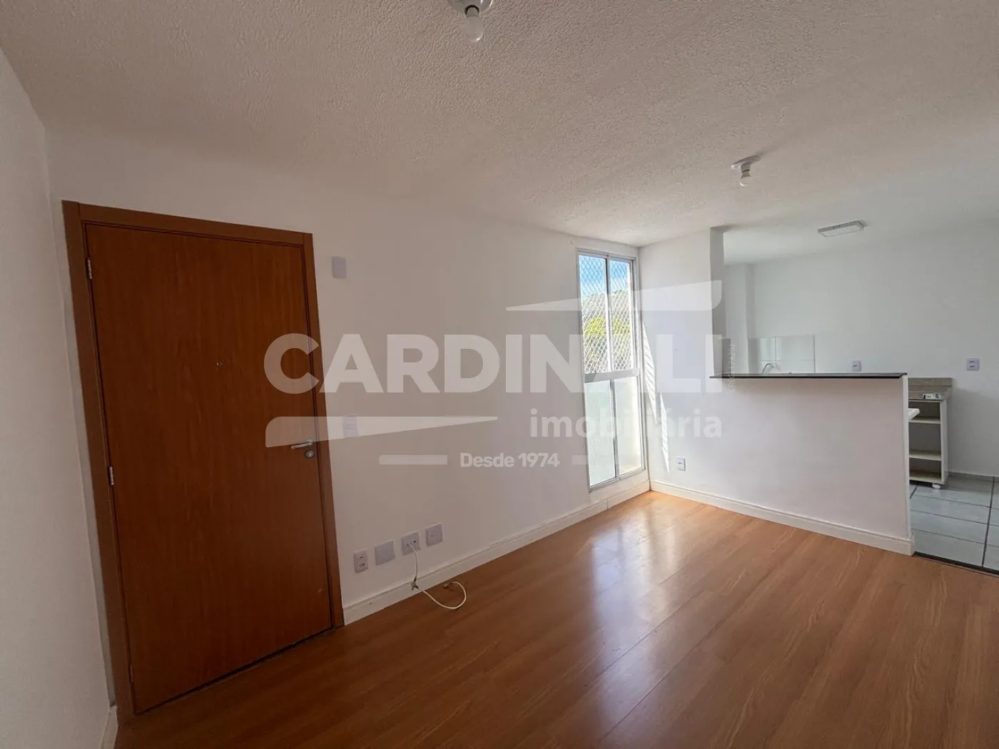 Alugar Apartamento / Padr&atilde;o em S&atilde;o Carlos R$ 1.200,00 - Foto 2