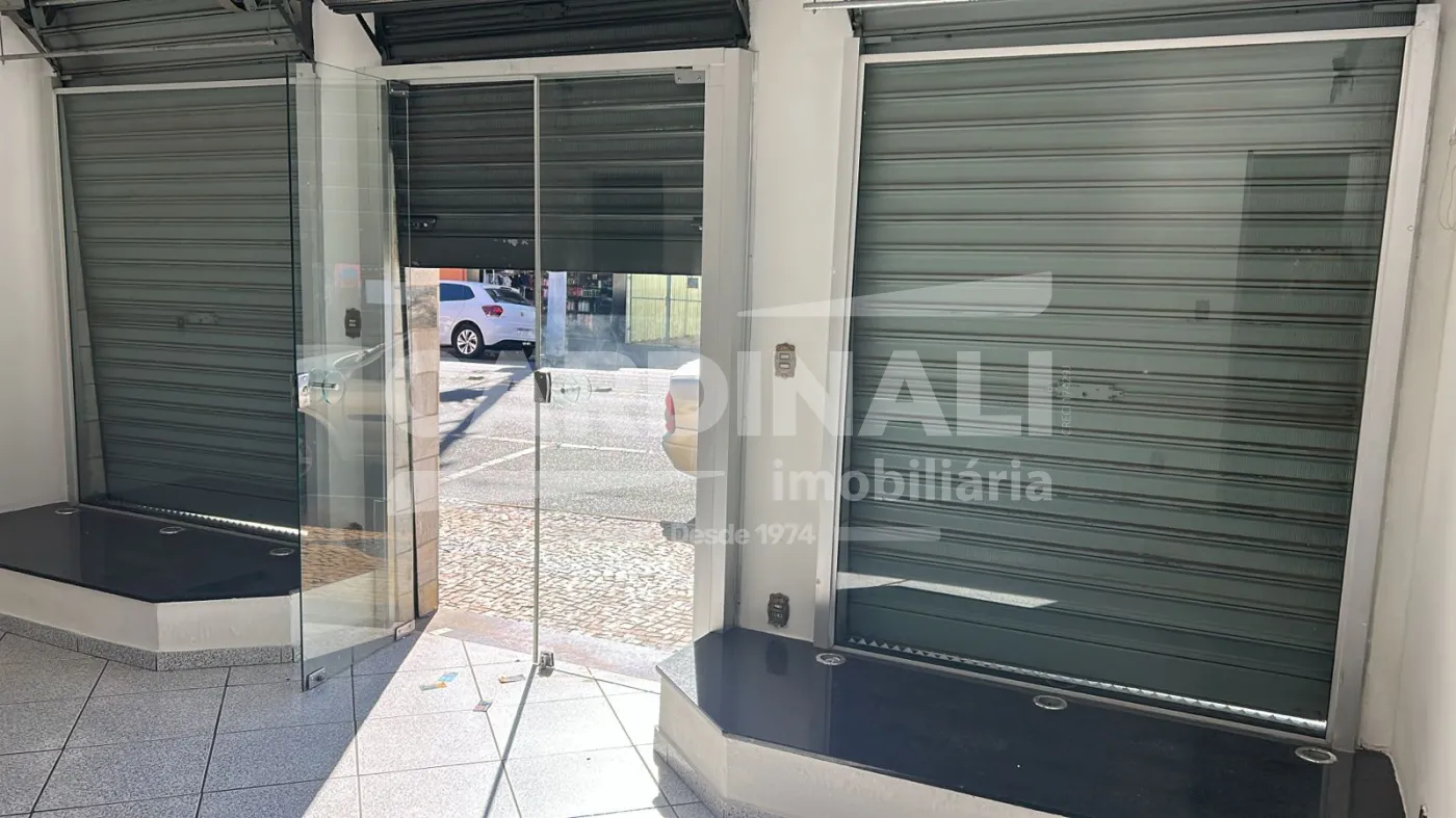 Comercial / Sal&atilde;o em Ibat&eacute; Alugar por R$2.200,00