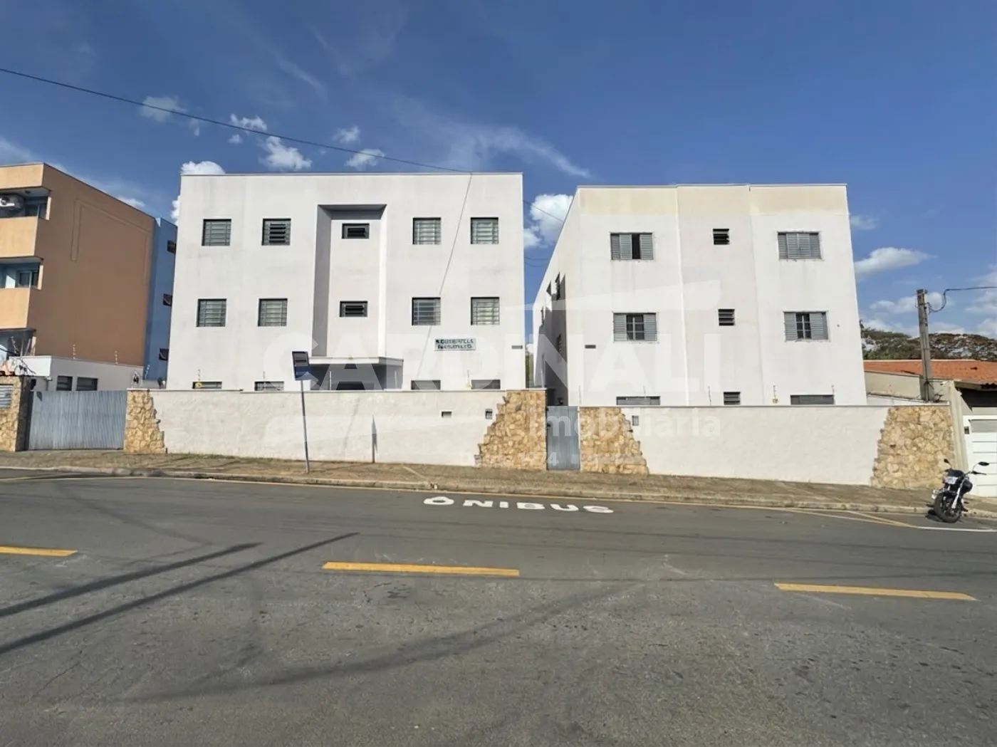 Alugar Apartamento / Padr&atilde;o em S&atilde;o Carlos R$ 1.200,00 - Foto 1