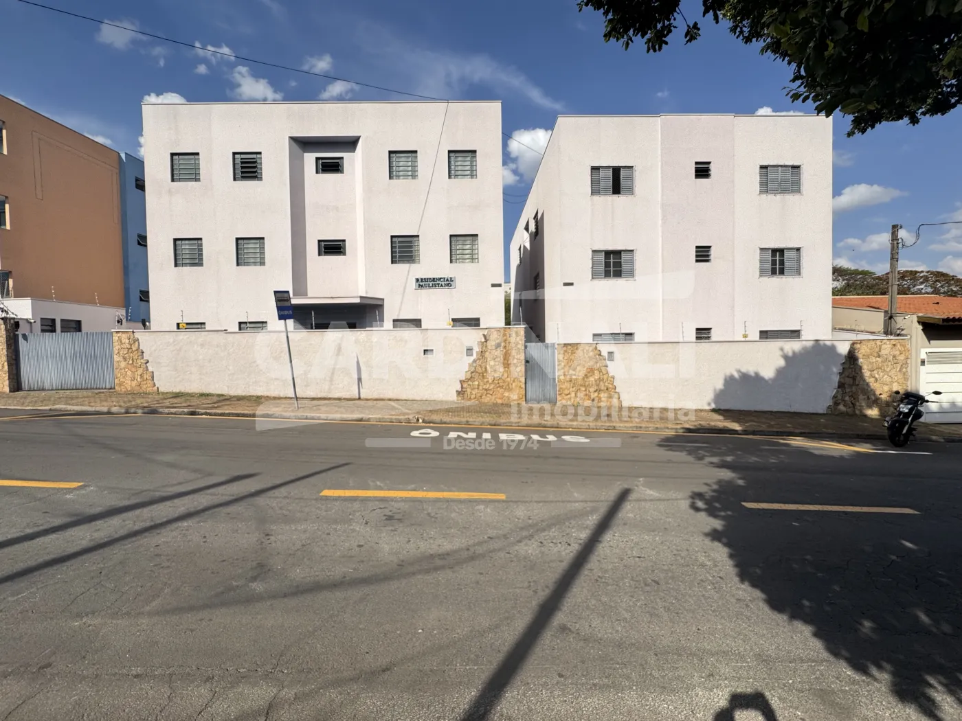 Alugar Apartamento / Padr&atilde;o em S&atilde;o Carlos R$ 1.200,00 - Foto 2