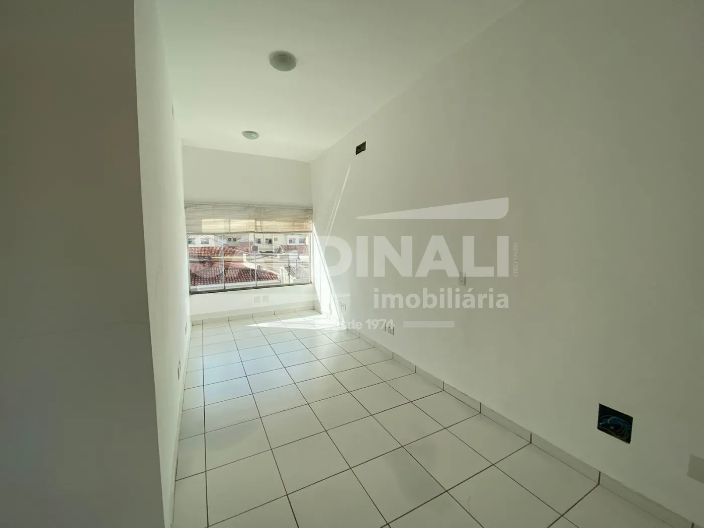 Comercial / Sala sem Condom&iacute;nio em Ribeir&atilde;o Preto Alugar por R$1.690,00