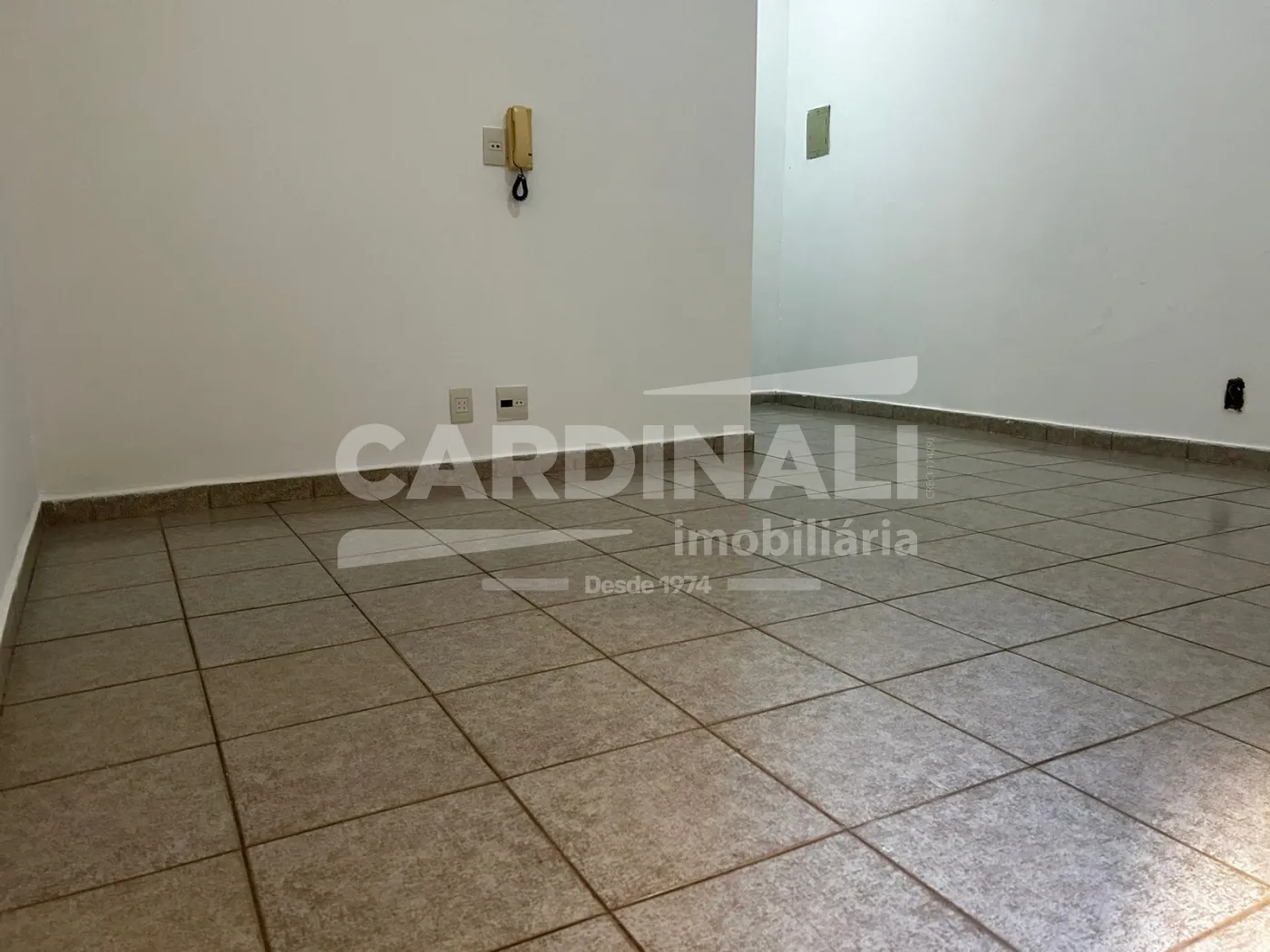 Comercial / Sala sem Condom&iacute;nio em Ribeir&atilde;o Preto Alugar por R$1.700,00