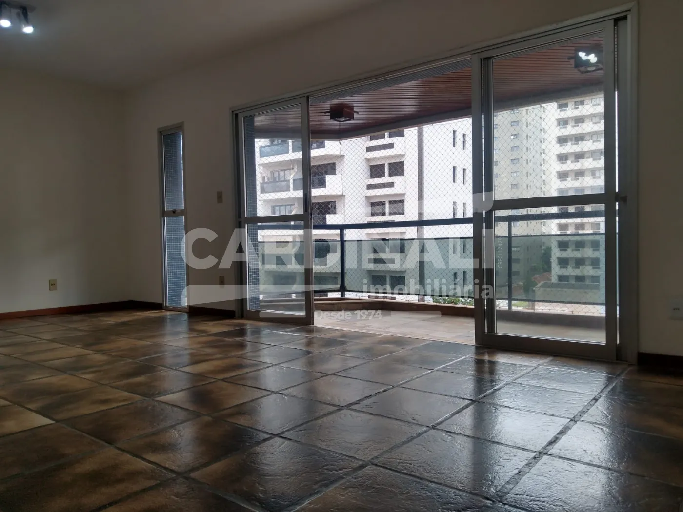 Apartamento / Padr&atilde;o em Ribeir&atilde;o Preto Alugar por R$2.800,00