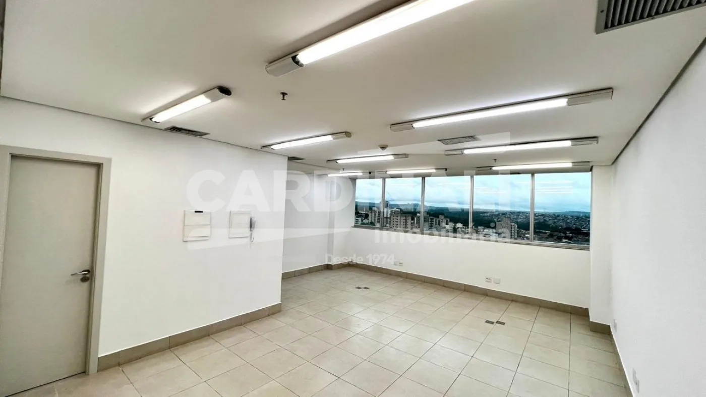 Comercial / Sala sem Condom&iacute;nio em Ribeir&atilde;o Preto Alugar por R$3.600,00