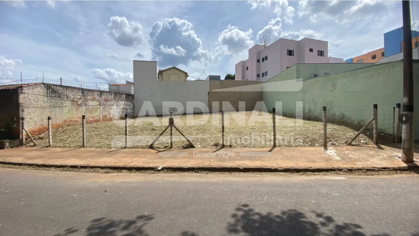 Terreno / Padr&atilde;o em S&atilde;o Carlos Alugar por R$1.850,00