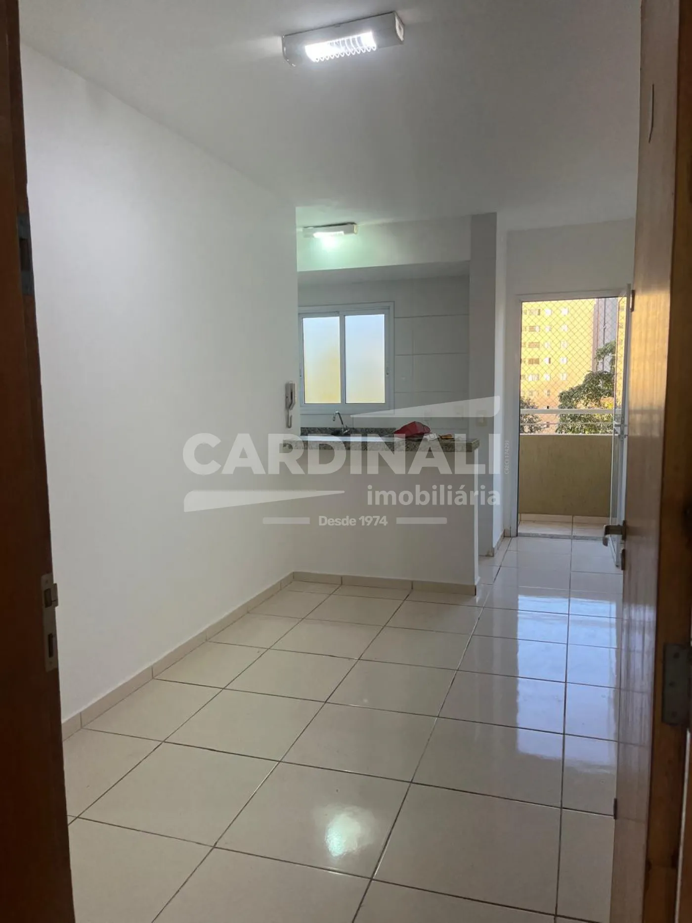 Alugar Apartamento / Padr&atilde;o em Ribeir&atilde;o Preto R$ 1.500,00 - Foto 2