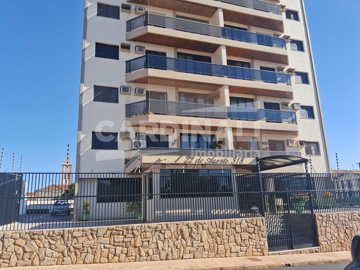 Alugar Apartamento / Padr&atilde;o em Araraquara R$ 2.000,00 - Foto 1