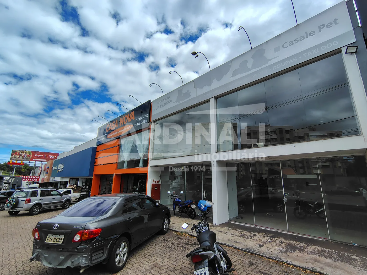Alugar Comercial / Sal&atilde;o em S&atilde;o Carlos R$ 4.667,00 - Foto 1