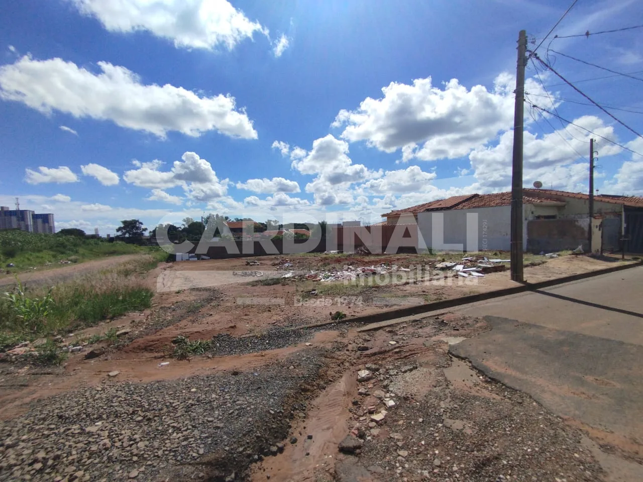 Comprar Terreno / Padr&atilde;o em S&atilde;o Carlos R$ 250.000,00 - Foto 1