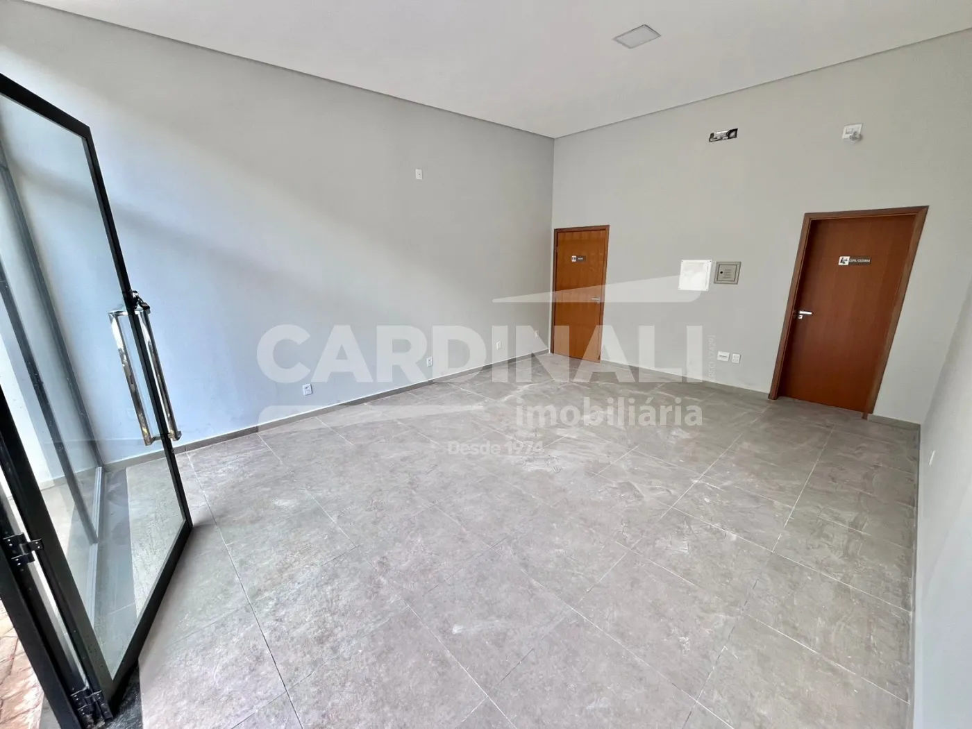 Comercial / Sala em Ribeir&atilde;o Preto Alugar por R$3.500,00