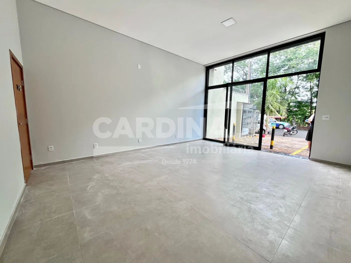 Comercial / Sala em Ribeir&atilde;o Preto Alugar por R$3.500,00