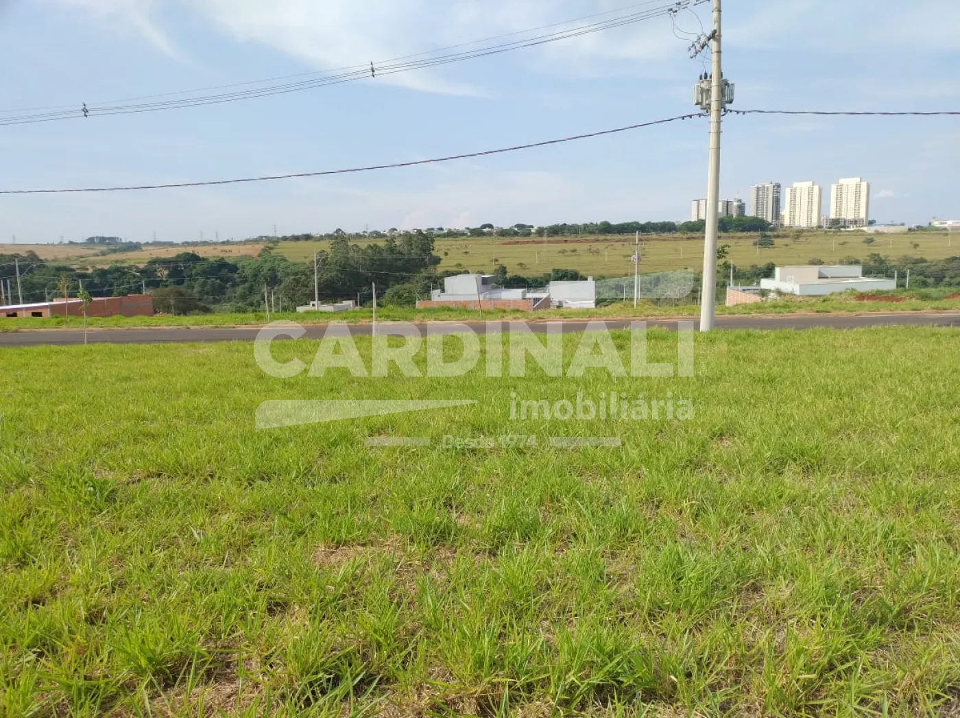 Terreno / Padr&atilde;o em S&atilde;o Carlos , Comprar por R$170.000,00