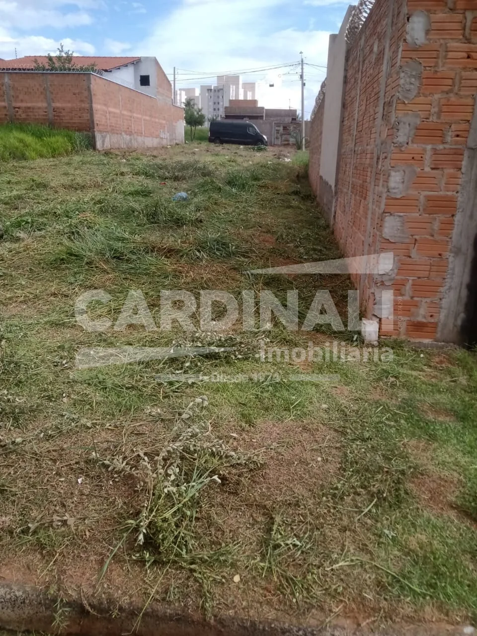 Comprar Terreno / Padr&atilde;o em Araraquara R$ 100.000,00 - Foto 1
