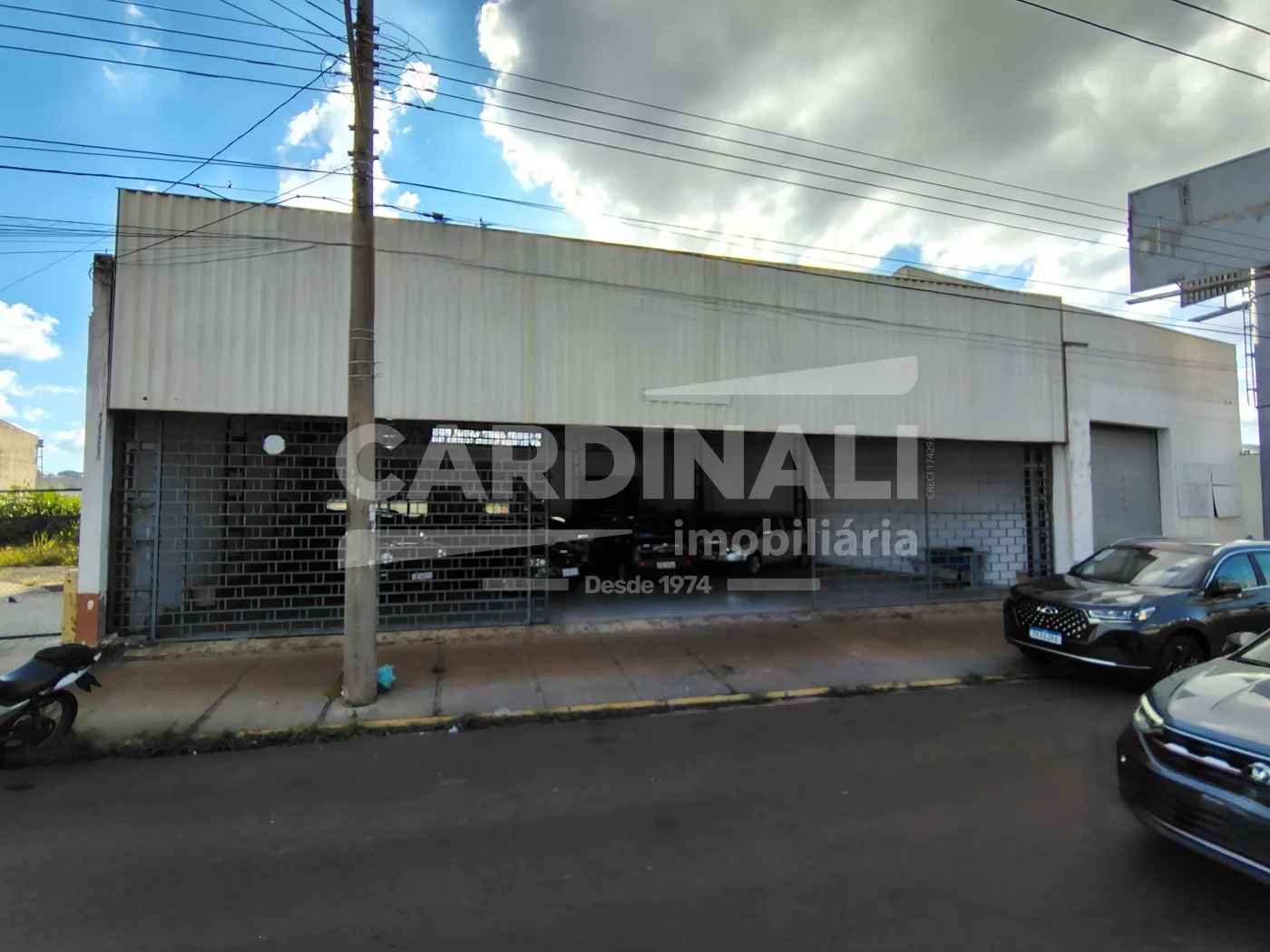 Comercial / Barrac&atilde;o em S&atilde;o Carlos Alugar por R$15.000,00
