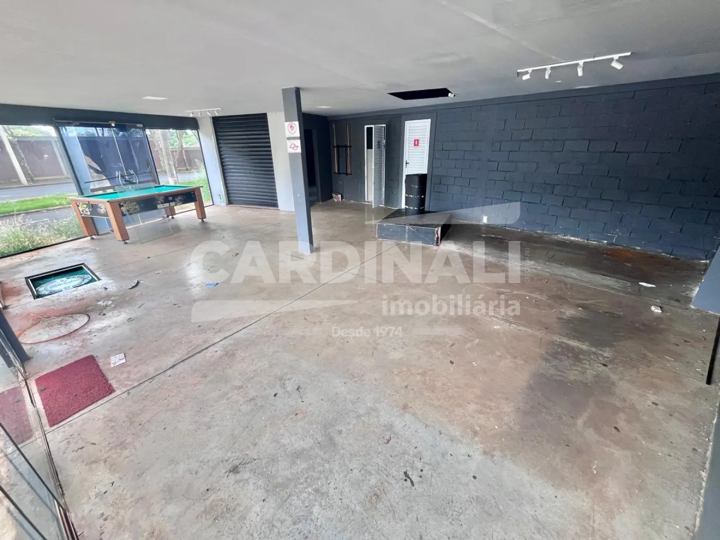 Comercial / Padr&atilde;o em Ribeir&atilde;o Preto Alugar por R$2.200,00