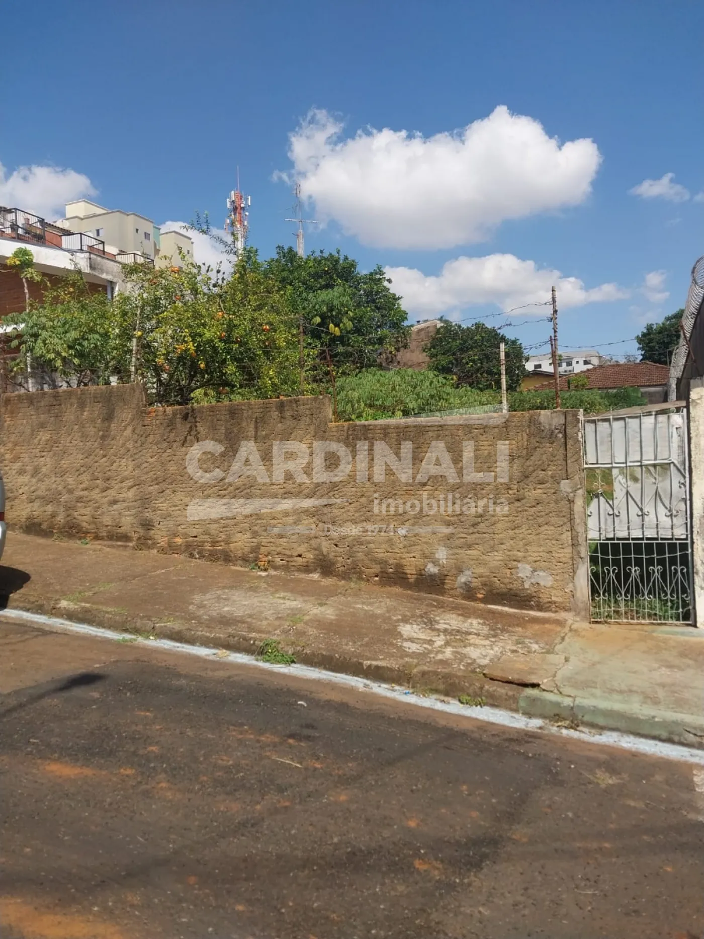 Terreno / Padr&atilde;o em S&atilde;o Carlos , Comprar por R$382.000,00