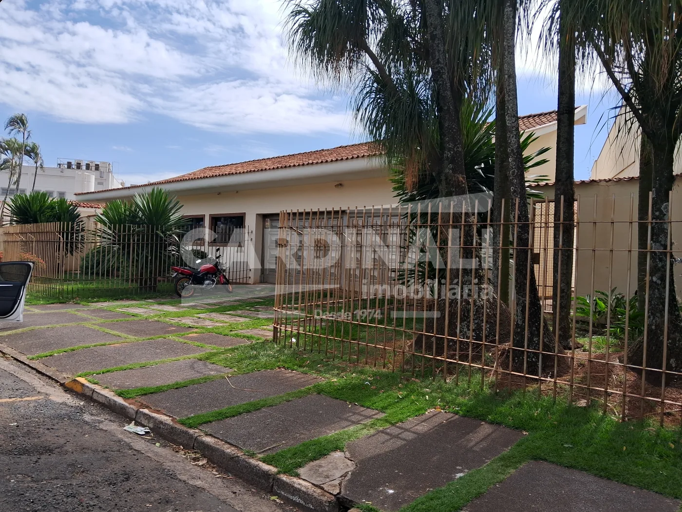 Casa / Padr&atilde;o em Araraquara Alugar por R$7.500,00