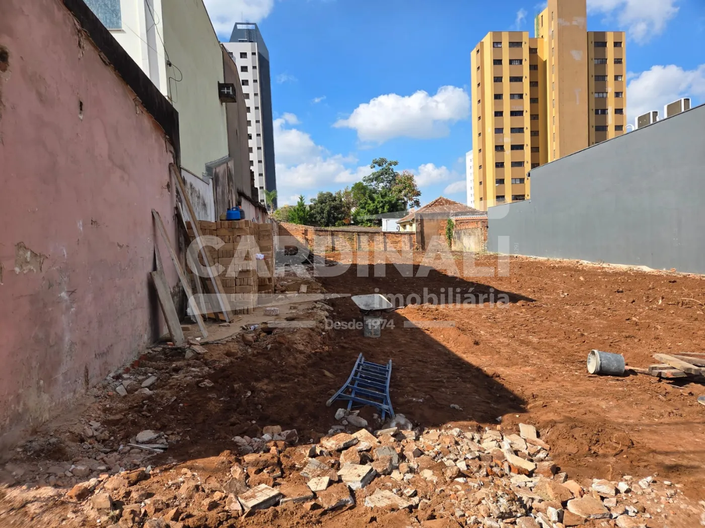 Terreno / Padr&atilde;o em S&atilde;o Carlos 