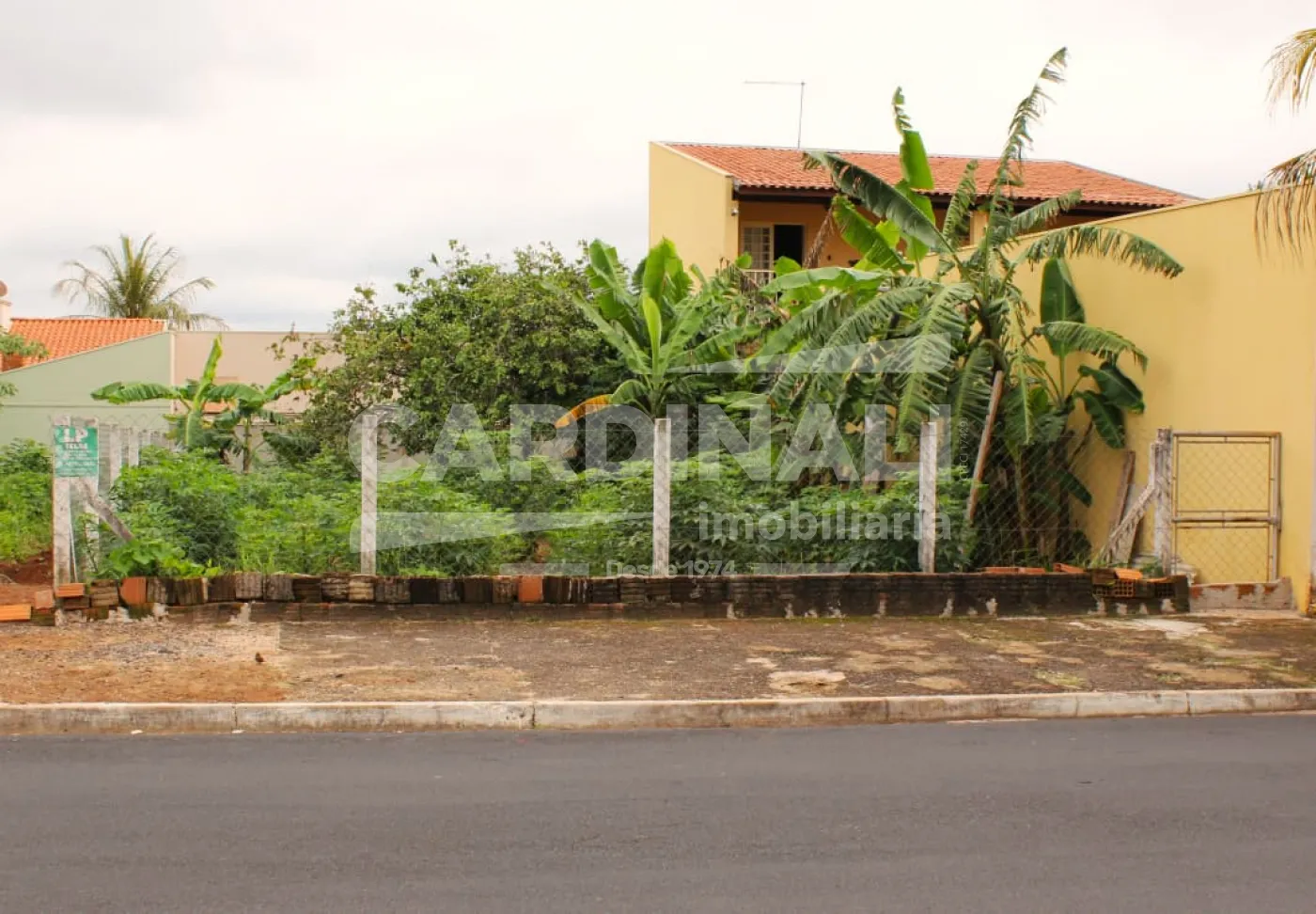 Terreno / Padr&atilde;o em S&atilde;o Carlos , Comprar por R$180.000,00