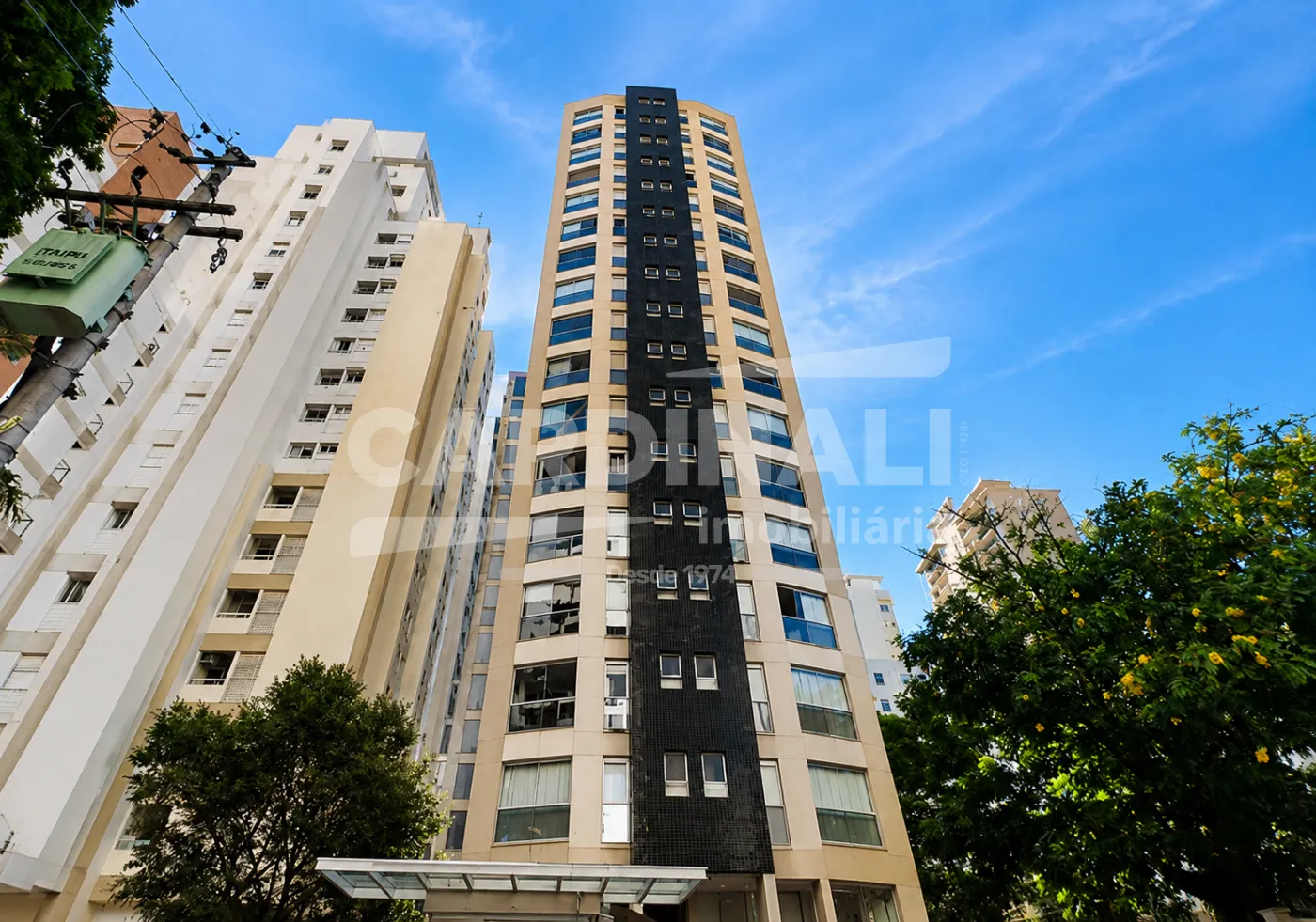 Apartamento / Padr&atilde;o em Campinas Alugar por R$4.000,00